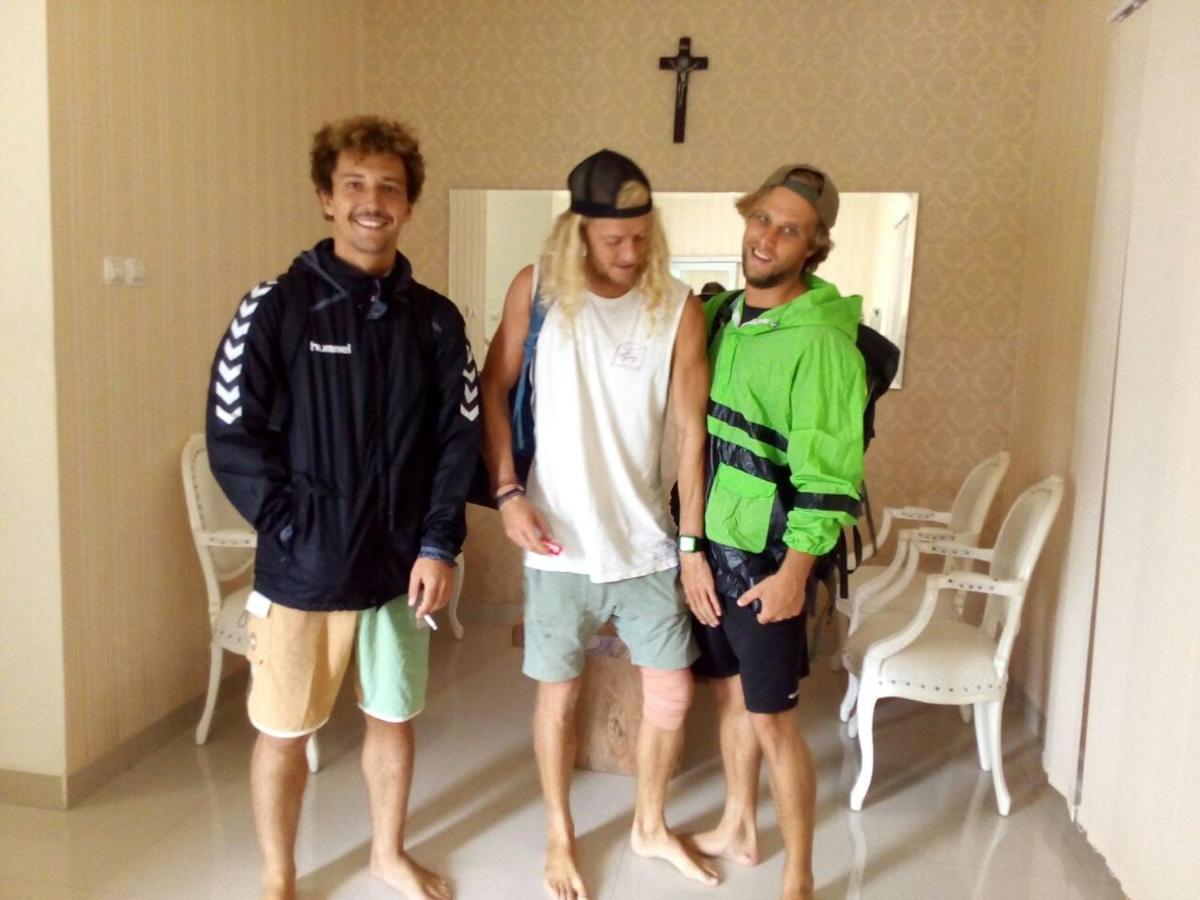 Wika Bali Beach House Jimbaran Værelse billede